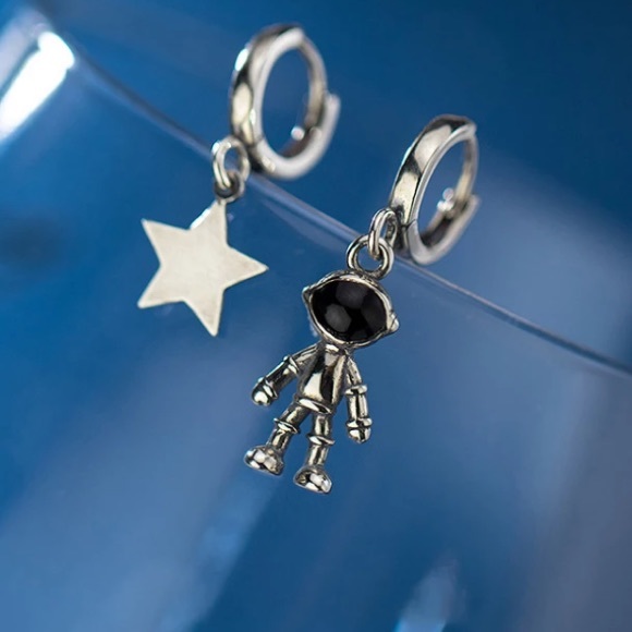 🪐Insta cosmic asymmetric sterling silver earrings - Picture 4 of 6